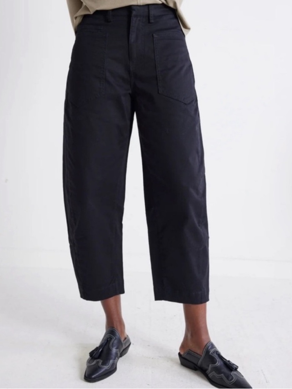 High-Rise Cropped Wide-Leg Pants in Black - Picture 2 of 12
